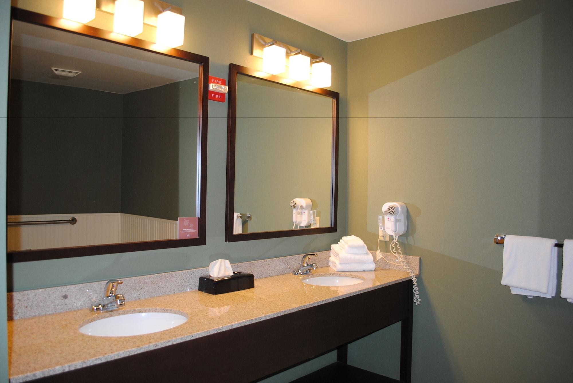 Sleep Inn & Suites Queensbury - Lake George Екстер'єр фото