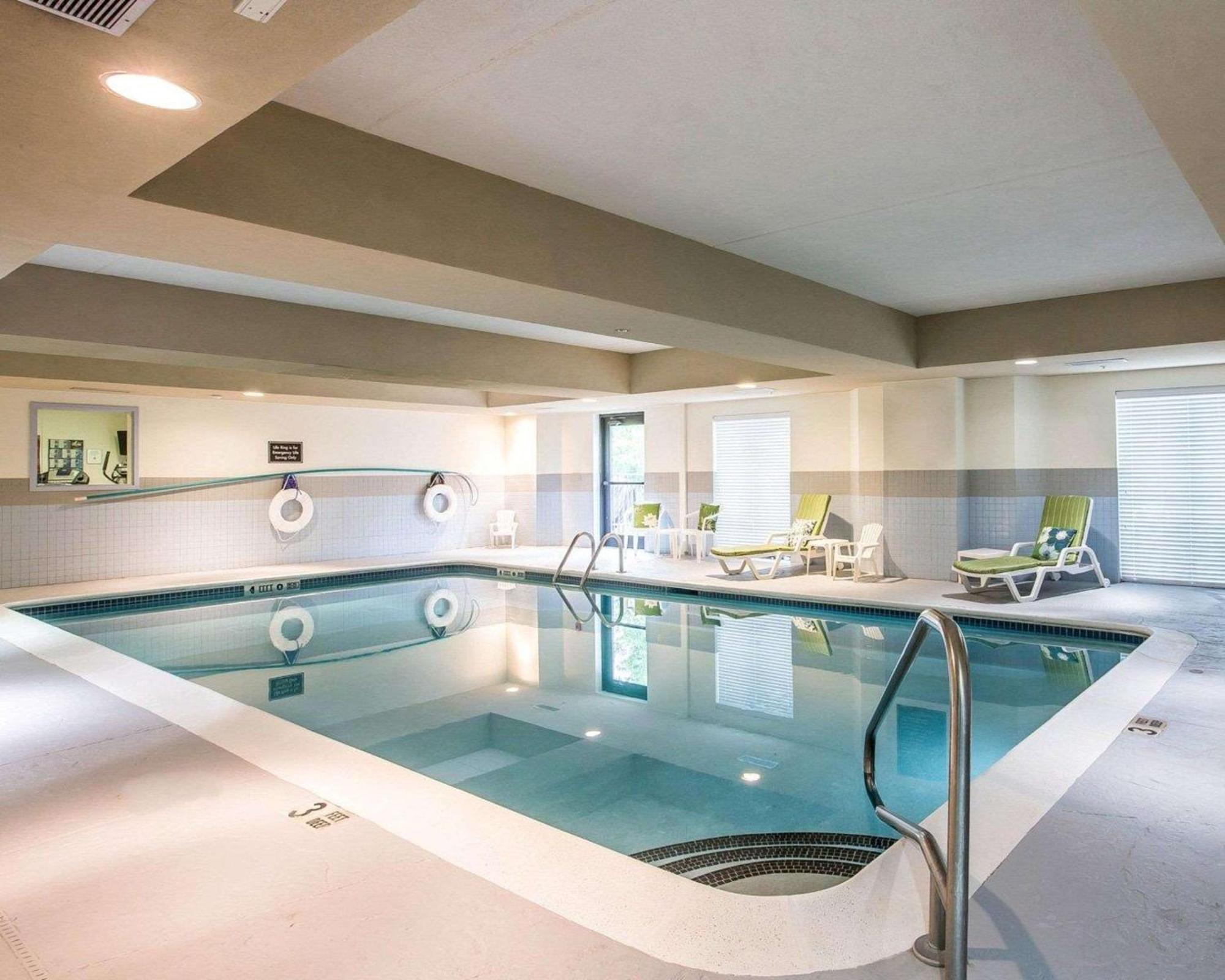 Sleep Inn & Suites Queensbury - Lake George Екстер'єр фото