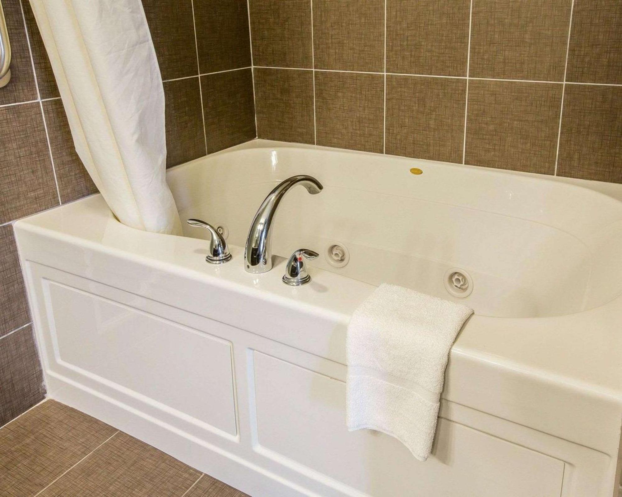 Sleep Inn & Suites Queensbury - Lake George Екстер'єр фото